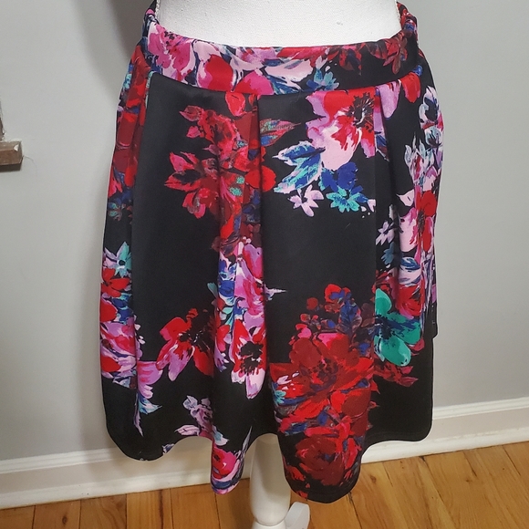 Floral Skater Style Skirt - Picture 3 of 3